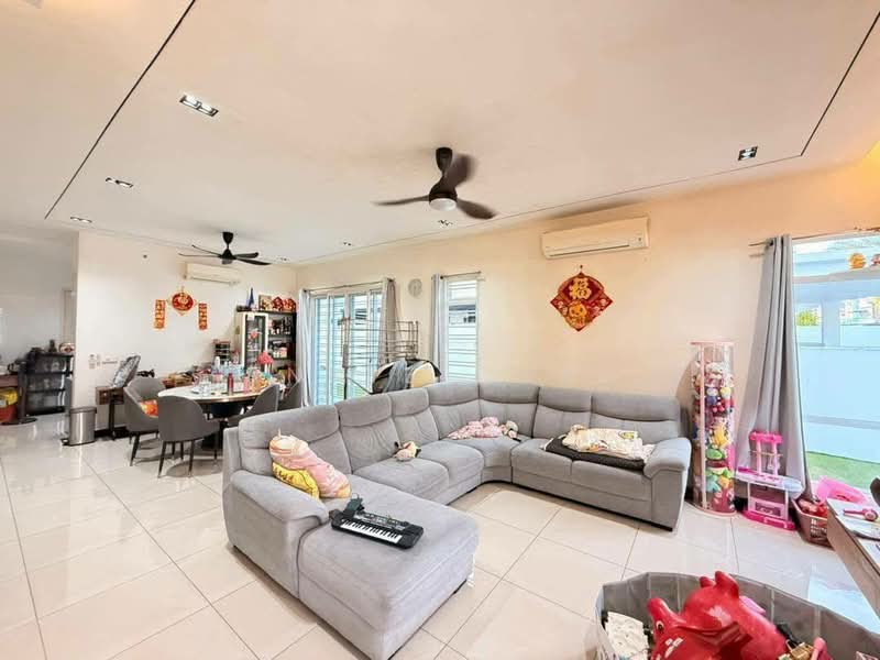 Cluster House for Sale in Setia Tropika (Johor Bahru) - Annie Chai - Living Room - PropertyGuru.com.my