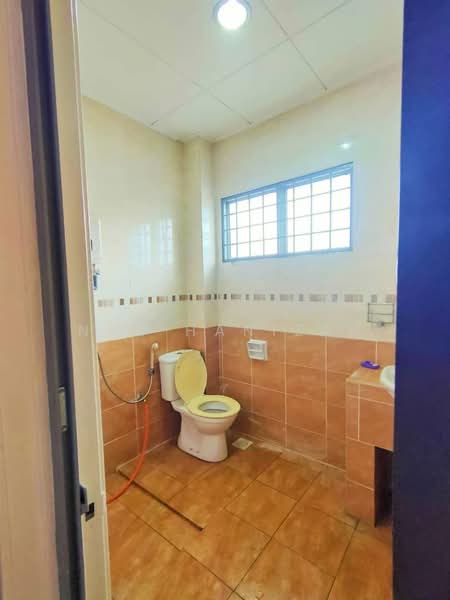 2-storey Terraced House for Rent in Desa Coalfields (Ijok) - Nur Hanizah - Bathroom - PropertyGuru.com.my
