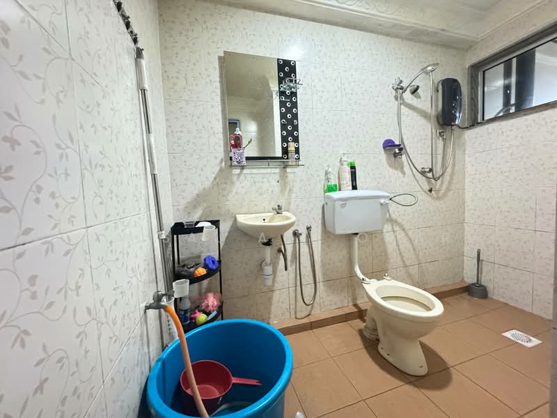 Pangsapuri untuk Dijual di Puteri Court - Faisal Abu Omar - Bathroom - PropertyGuru.com.my