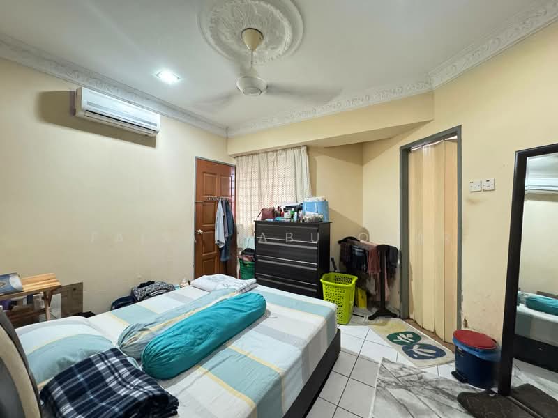 Pangsapuri untuk Dijual di Puteri Court - Faisal Abu Omar - Bedroom - PropertyGuru.com.my