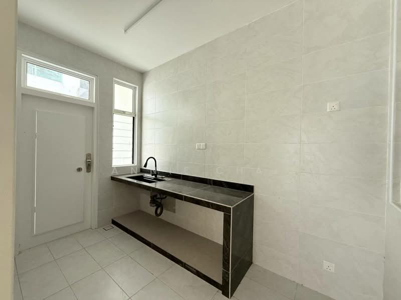Cluster House for Sale in Skudai (Johor) - Annie Chai - Kitchen - PropertyGuru.com.my