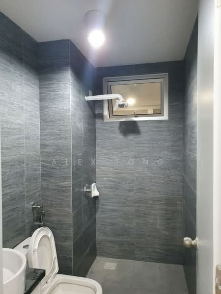 Servis Apartment untuk Dijual di Gaya Resort Homes - Alex Tong - Bathroom - PropertyGuru.com.my