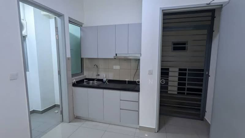 Servis Apartment untuk Dijual di Gaya Resort Homes - Alex Tong - Kitchen - PropertyGuru.com.my