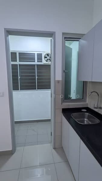 Servis Apartment untuk Dijual di Gaya Resort Homes - Alex Tong - Kitchen - PropertyGuru.com.my
