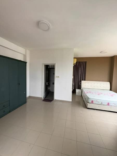 Kondominium untuk Disewa di Aloha Tower Condominium - Gek Ting Chong - Bedroom - PropertyGuru.com.my