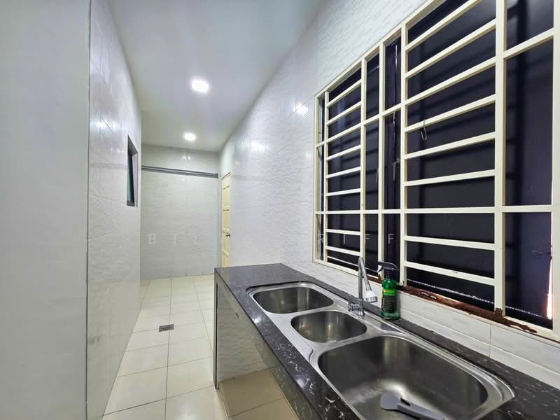2.5-storey Terraced House for Sale in Saujana Utama (Selangor) - BILYA ARIFF - Kitchen - PropertyGuru.com.my