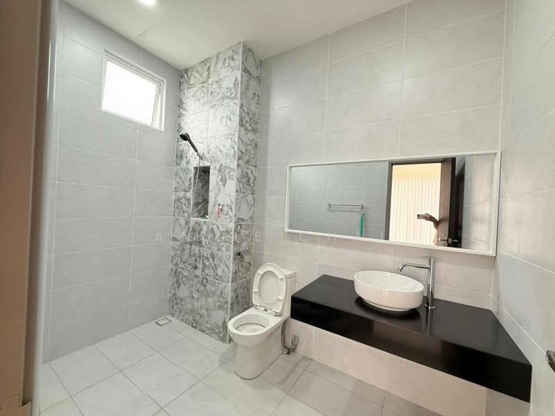 Semi-Detached House for Rent in Skudai (Johor) - Annie Chai - Bathroom - PropertyGuru.com.my