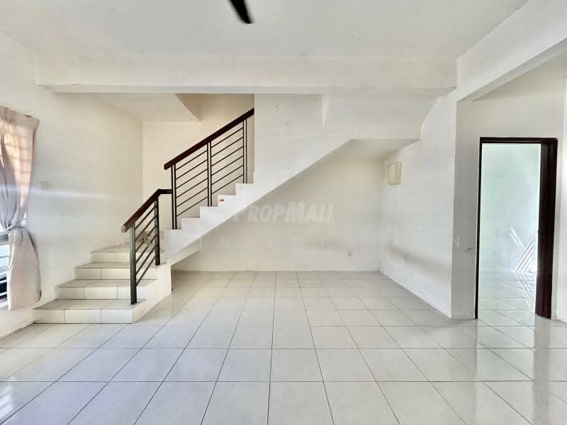 2-storey Terraced House for Sale in Taman Desiran Bayu (Puchong) - Yasmin Sulaiman - Living Room - PropertyGuru.com.my
