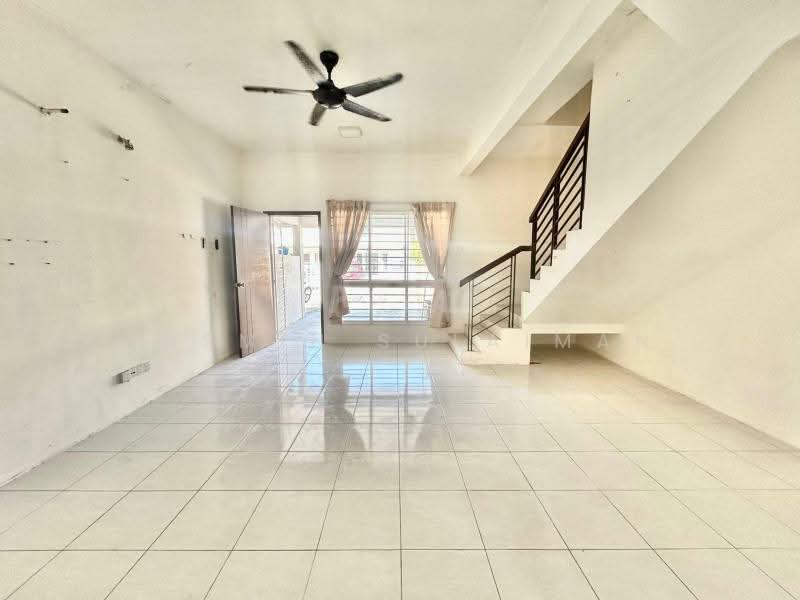 2-storey Terraced House for Sale in Taman Desiran Bayu (Puchong) - Yasmin Sulaiman - Living Room - PropertyGuru.com.my