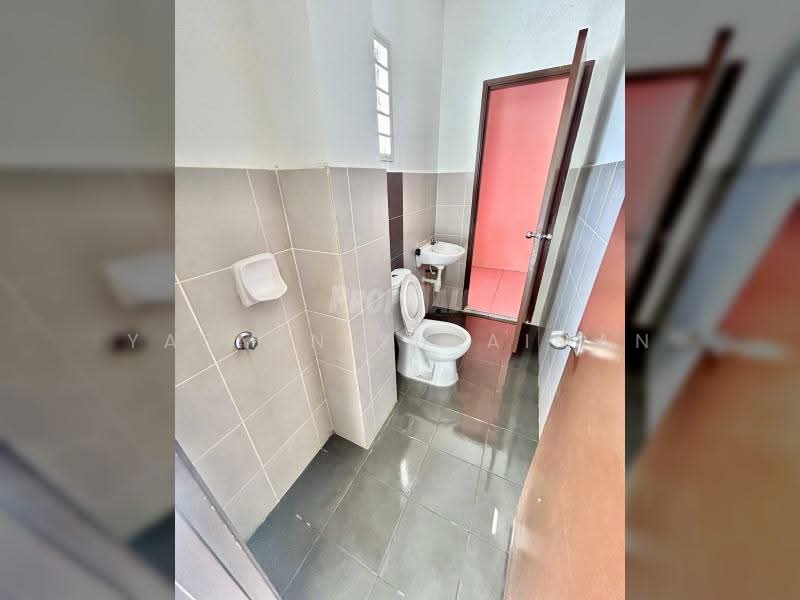 2-storey Terraced House for Sale in Taman Desiran Bayu (Puchong) - Yasmin Sulaiman - Bathroom - PropertyGuru.com.my