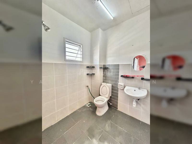 2-storey Terraced House for Sale in Taman Desiran Bayu (Puchong) - Yasmin Sulaiman - Bathroom - PropertyGuru.com.my