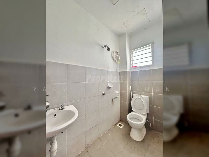 2-storey Terraced House for Sale in Taman Desiran Bayu (Puchong) - Yasmin Sulaiman - Bathroom - PropertyGuru.com.my