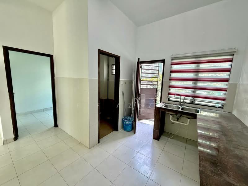 Rumah Teres 2 Tingkat untuk Dijual di Semenyih (Selangor) - Afif Azizan - Kitchen - PropertyGuru.com.my