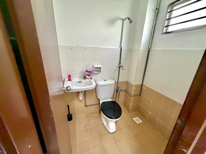 Rumah Teres 2 Tingkat untuk Dijual di Semenyih (Selangor) - Afif Azizan - Bathroom - PropertyGuru.com.my