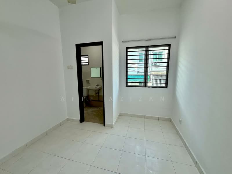 Rumah Teres 2 Tingkat untuk Dijual di Semenyih (Selangor) - Afif Azizan - Bathroom - PropertyGuru.com.my