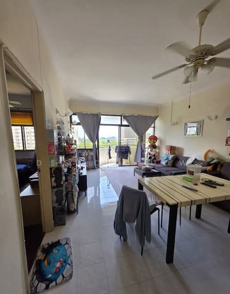 Kondominium untuk Dijual di Eden Fairway Condominium - Desmond Low - Living Room - PropertyGuru.com.my