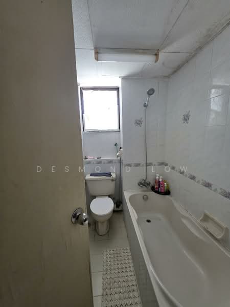 Kondominium untuk Dijual di Eden Fairway Condominium - Desmond Low - Bathroom - PropertyGuru.com.my