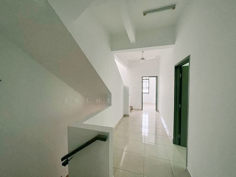 Cluster House for Sale in Taman Mutiara Mas (Skudai) - Esther Toh - Corridor - PropertyGuru.com.my
