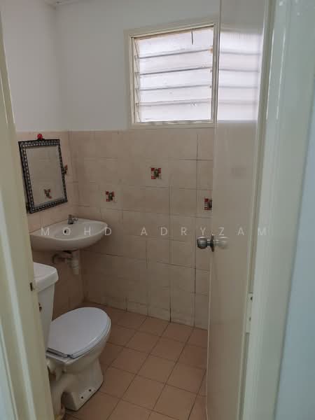 Apartment for Rent at Sri Cempaka (Puchong Jaya) - Mohd Adryzam - Bathroom - PropertyGuru.com.my