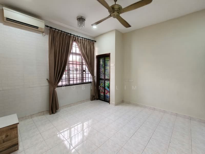 Rumah Teres 2 Tingkat untuk Dijual di Mutiara Rini (Skudai) - Robin Lim - Living Room - PropertyGuru.com.my