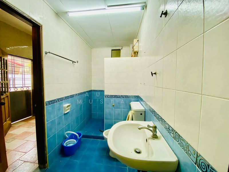 2-storey Terraced House for Sale in Taman Bukit Maluri (Kepong) - Firdaussazwan Mustafa - Bathroom - PropertyGuru.com.my
