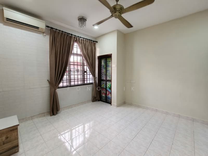 Rumah Teres 2 Tingkat untuk Dijual di Mutiara Rini (Skudai) - Fong Lik - Living Room - PropertyGuru.com.my