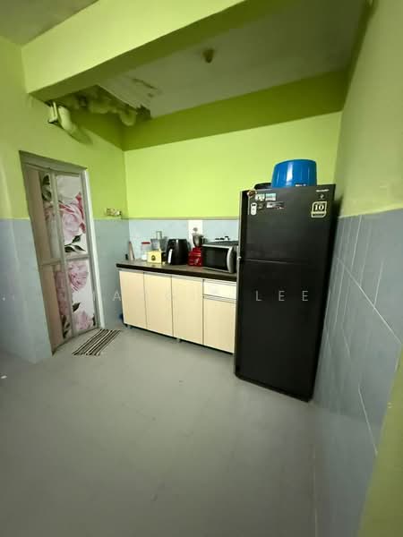 2-storey Terraced House for Sale in Taman Bukit Tiram (Ulu Tiram) - Maggie Lee - Kitchen - PropertyGuru.com.my