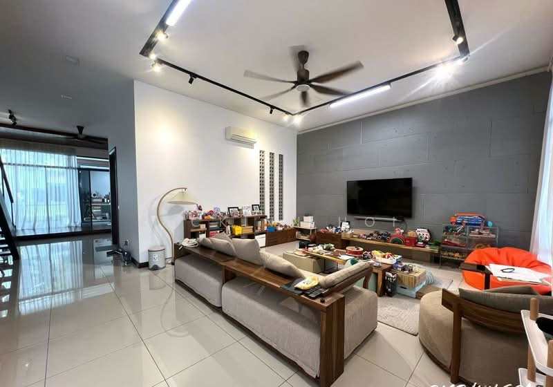 Rumah Teres 2 Tingkat untuk Dijual di Bandar Rimbayu (Telok Panglima Garang) - Zackinn Hoi - Living Room - PropertyGuru.com.my