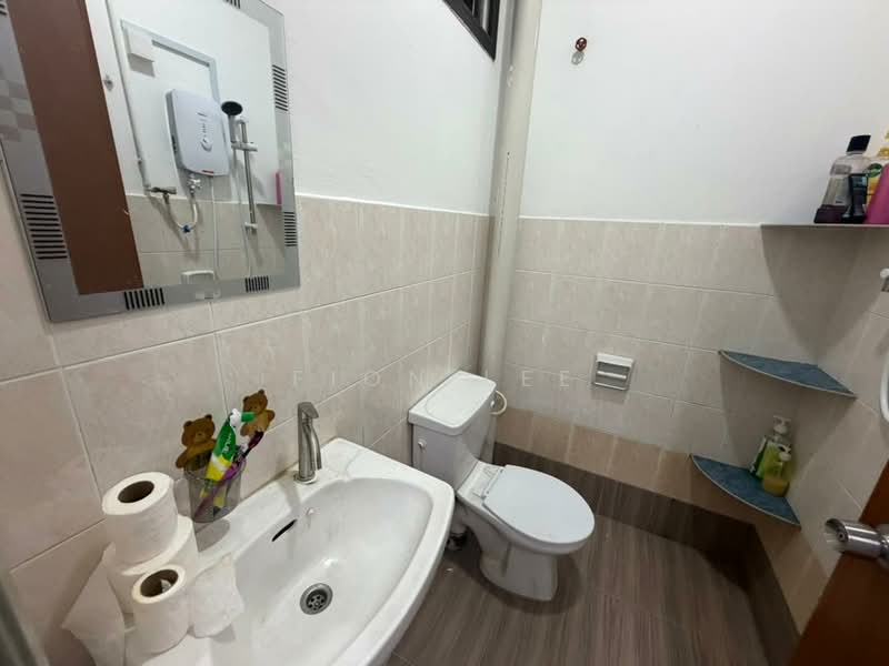 Rumah Teres 2 Tingkat untuk Disewa di Skudai (Johor) - Fion Lee - Bathroom - PropertyGuru.com.my