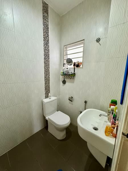 Rumah Teres 2 Tingkat untuk Dijual di Shah Alam (Selangor) - Nur Alia Omar - Bathroom - PropertyGuru.com.my