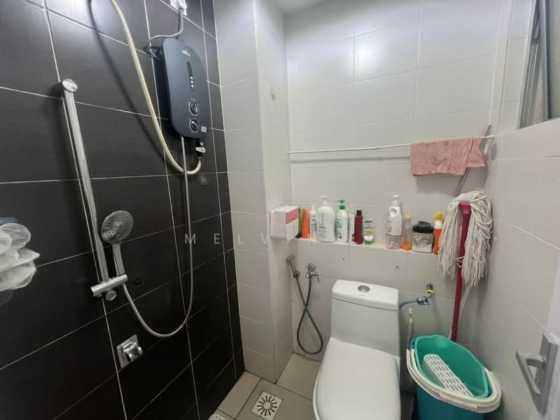 Apartment for Sale at Green Suria @ Bandar Tun Hussein Onn - Melvin . - Bathroom - PropertyGuru.com.my