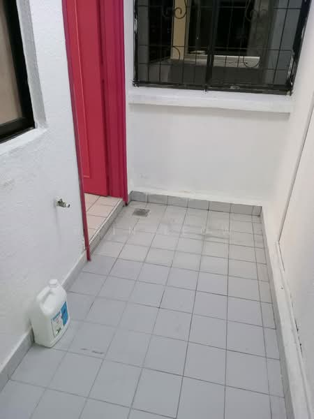 Apartment for Sale at Mutiara Serdang (Turf View) - Rain Leow - Entrance - PropertyGuru.com.my