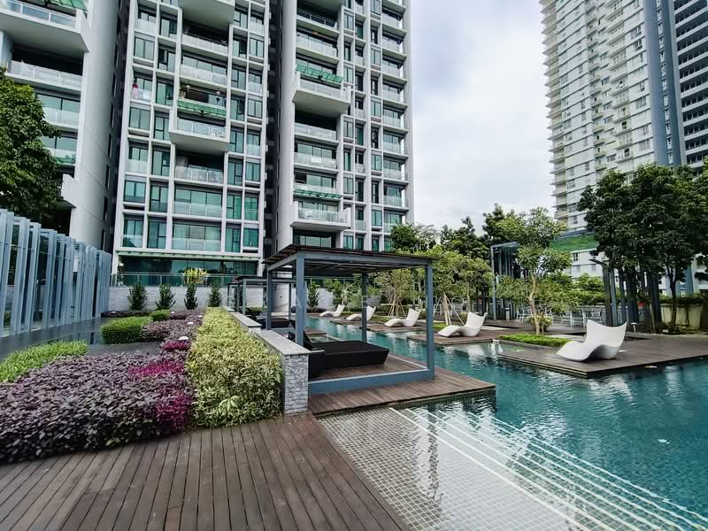 Kondominium untuk Disewa di One Central Park - Grace Ho - Pool - PropertyGuru.com.my