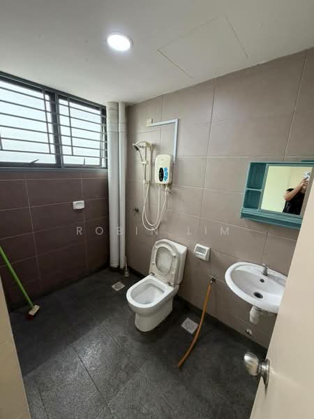 Service Residence for Sale at ARC @ Austin Hills - Robin Lim - Bathroom - PropertyGuru.com.my
