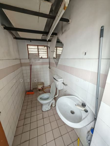 Pangsapuri untuk Disewa di Pangsapuri Kuang - Joson Choong - Bathroom - PropertyGuru.com.my