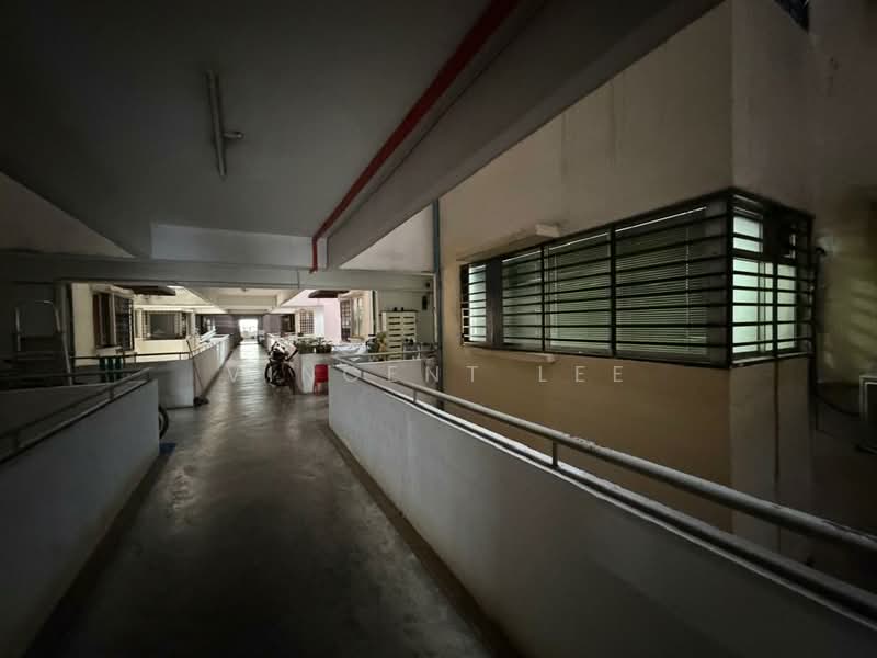 Pangsapuri untuk Disewa di Pangsapuri Danau Pandan 1 - Vincent Lee - Corridor - PropertyGuru.com.my