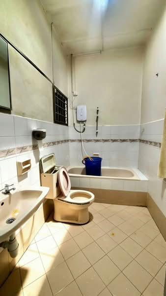 2-storey Terraced House for Sale in Ulu Tiram (Johor) - Dian JB - Bathroom - PropertyGuru.com.my