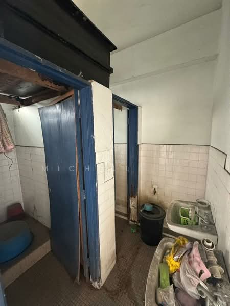 Semi-D Factory for Sale in Kawasan Perindustrian Pandan (Tebrau) - Michelle He - Bathroom - PropertyGuru.com.my