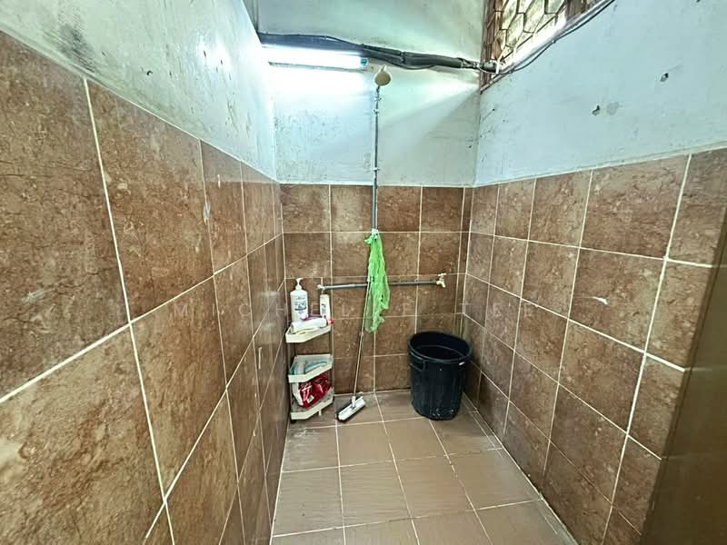 Shop / Office for Rent in Taman Klang Utama (Kapar) - Michelle Tee - Bathroom - PropertyGuru.com.my