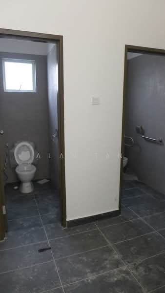 Factory for Sale in Bandar Puncak Alam (Puncak Alam) - Alan Tan - Bathroom - PropertyGuru.com.my