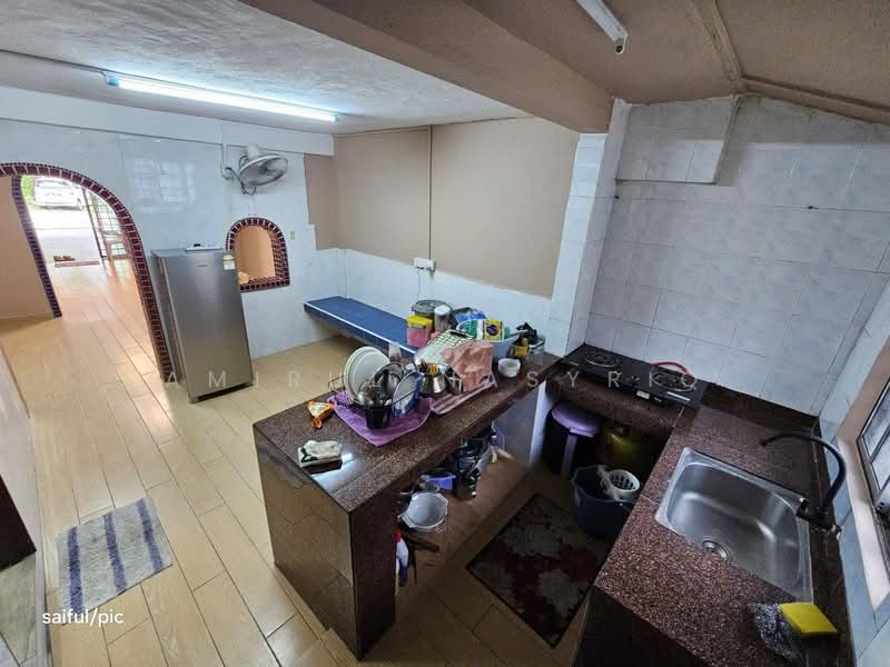 Rumah Teres 2 Tingkat untuk Dijual di Seksyen 25 (Shah Alam) - Amirul Nasyriq - Kitchen - PropertyGuru.com.my