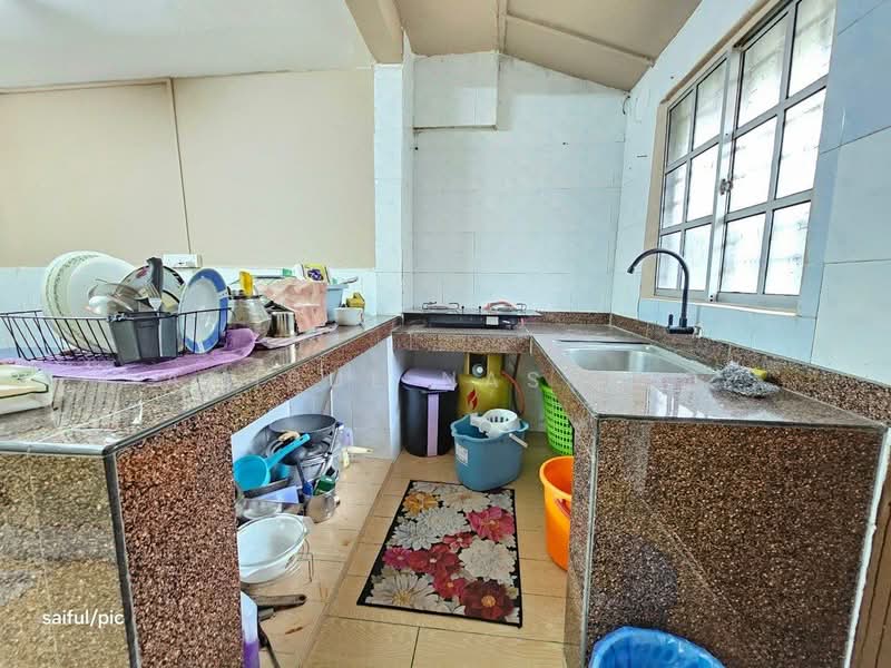 Rumah Teres 2 Tingkat untuk Dijual di Seksyen 25 (Shah Alam) - Amirul Nasyriq - Kitchen - PropertyGuru.com.my