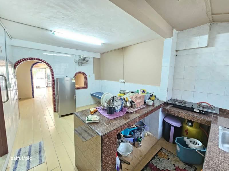 Rumah Teres 2 Tingkat untuk Dijual di Seksyen 25 (Shah Alam) - Amirul Nasyriq - Kitchen - PropertyGuru.com.my