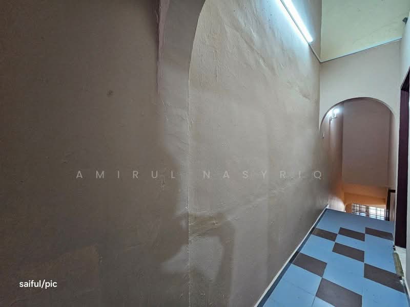 Rumah Teres 2 Tingkat untuk Dijual di Seksyen 25 (Shah Alam) - Amirul Nasyriq - Corridor - PropertyGuru.com.my