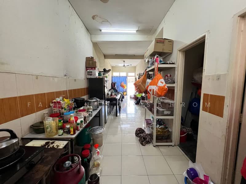 1-storey Terraced House for Sale in Bandar Saujana Putra (Tanjong Duabelas) - Fauzan bin Sahrom - Kitchen - PropertyGuru.com.my