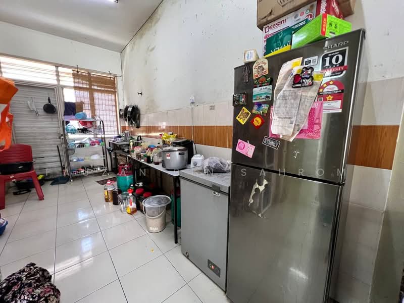 1-storey Terraced House for Sale in Bandar Saujana Putra (Tanjong Duabelas) - Fauzan bin Sahrom - Kitchen - PropertyGuru.com.my