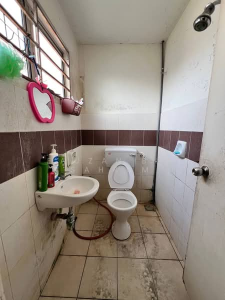 1-storey Terraced House for Sale in Bandar Saujana Putra (Tanjong Duabelas) - Fauzan bin Sahrom - Bathroom - PropertyGuru.com.my
