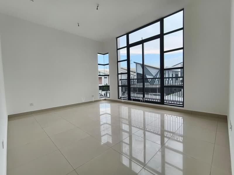 Cluster House for Sale in Setia Tropika (Johor Bahru) - Vic Lim - Living Room - PropertyGuru.com.my
