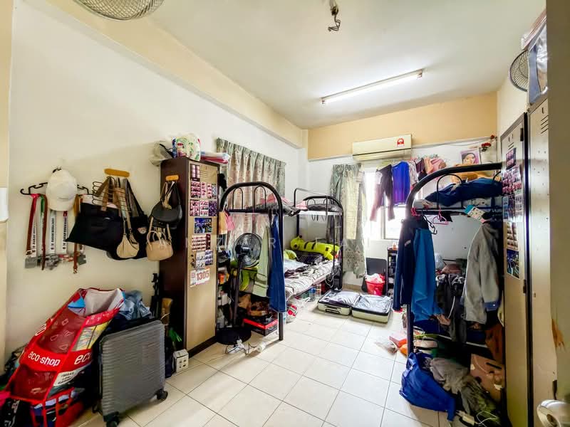Pangsapuri untuk Dijual di Pangsapuri Sri Angkasa - Amzar Faiz - Bedroom - PropertyGuru.com.my