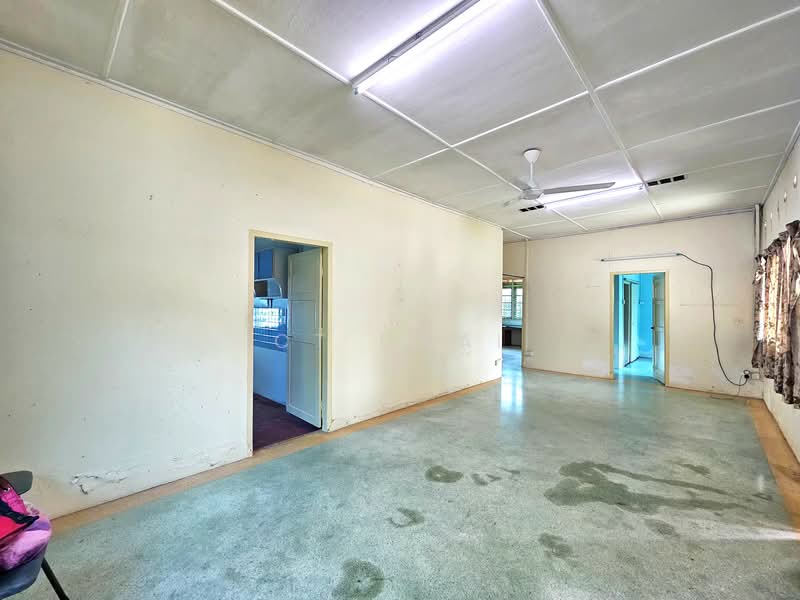 Bungalow for Rent in Fettes Park (Tanjung Tokong) - CT CHAI - Living Room - PropertyGuru.com.my
